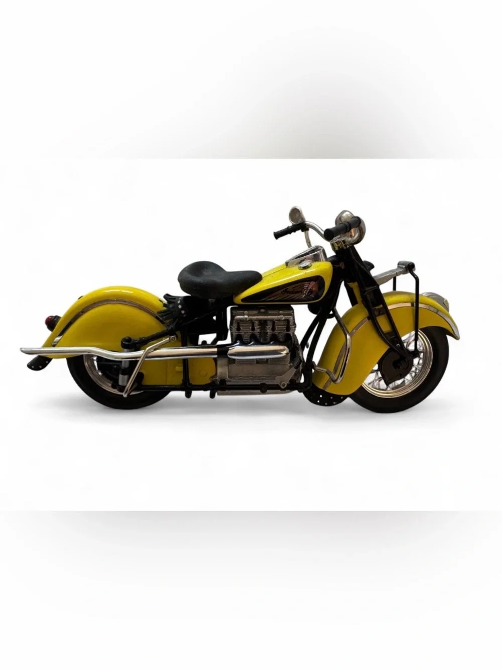Rare 1942 Yellow Danbury Mint Indian Motorcycle 1:10 Diecast Model Saddlebags